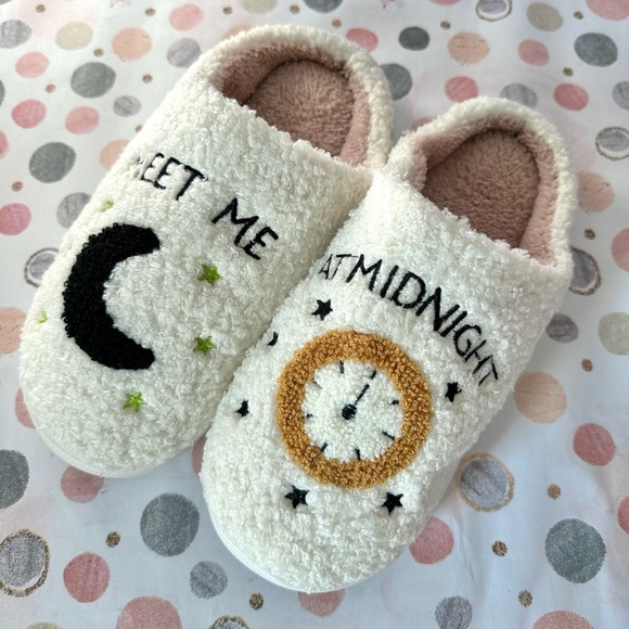 Meet Me At Midnight Slippers Slip On Non-Slip Backless - Picture 5 of 7